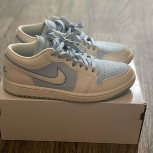 WMNS Air Jordan 1 Low SE